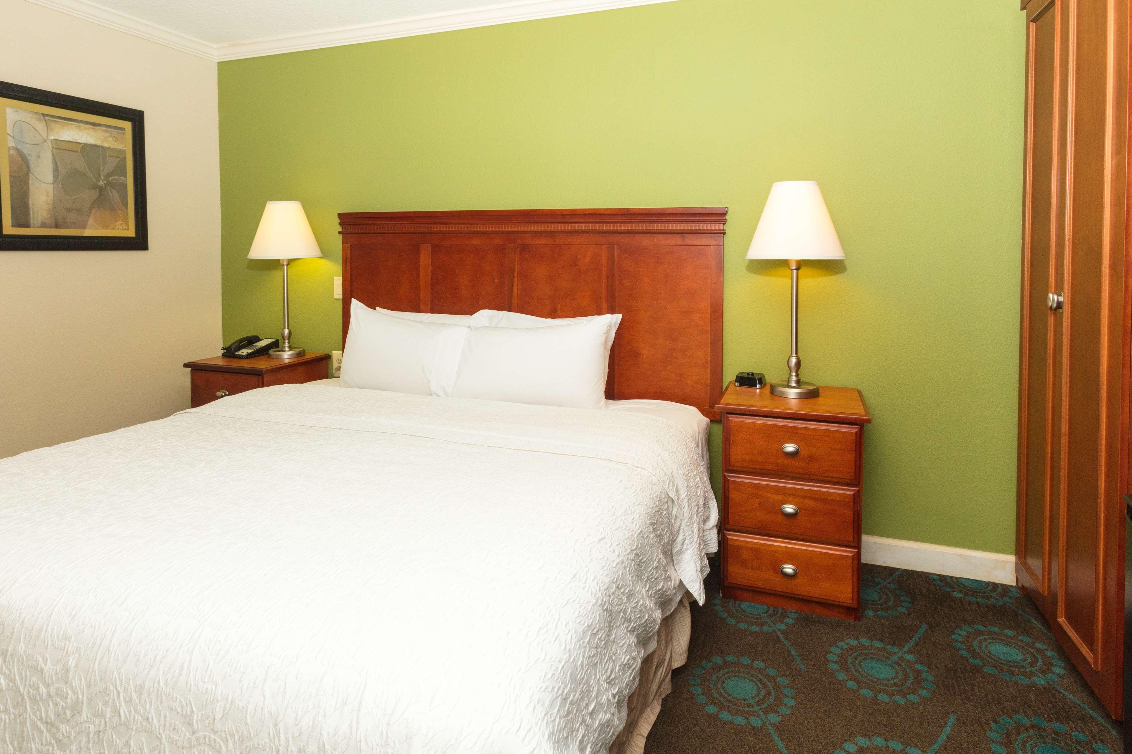 Hampton Inn Daytona Speedway-Airport Дейтона-Бич Экстерьер фото