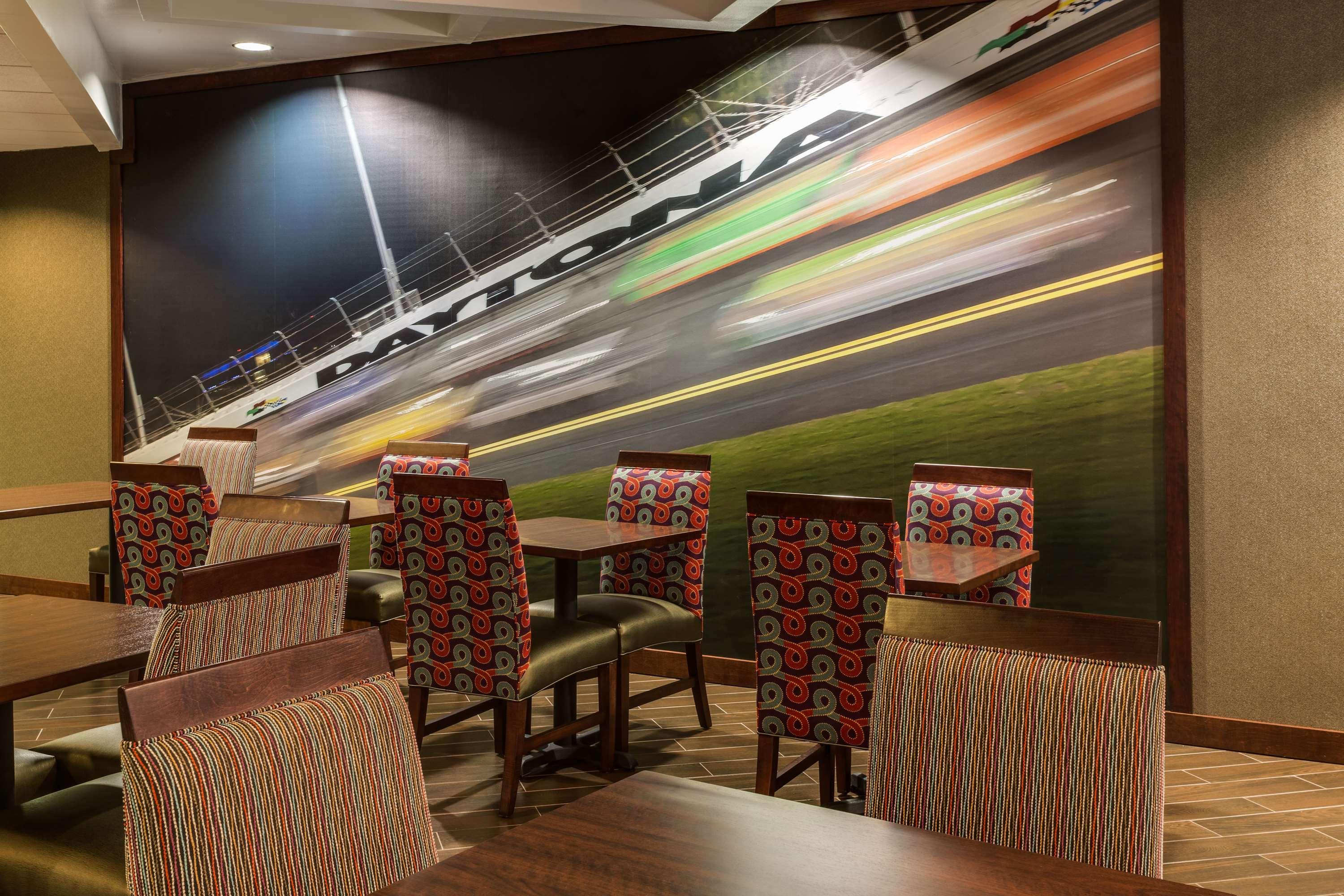Hampton Inn Daytona Speedway-Airport Дейтона-Бич Экстерьер фото