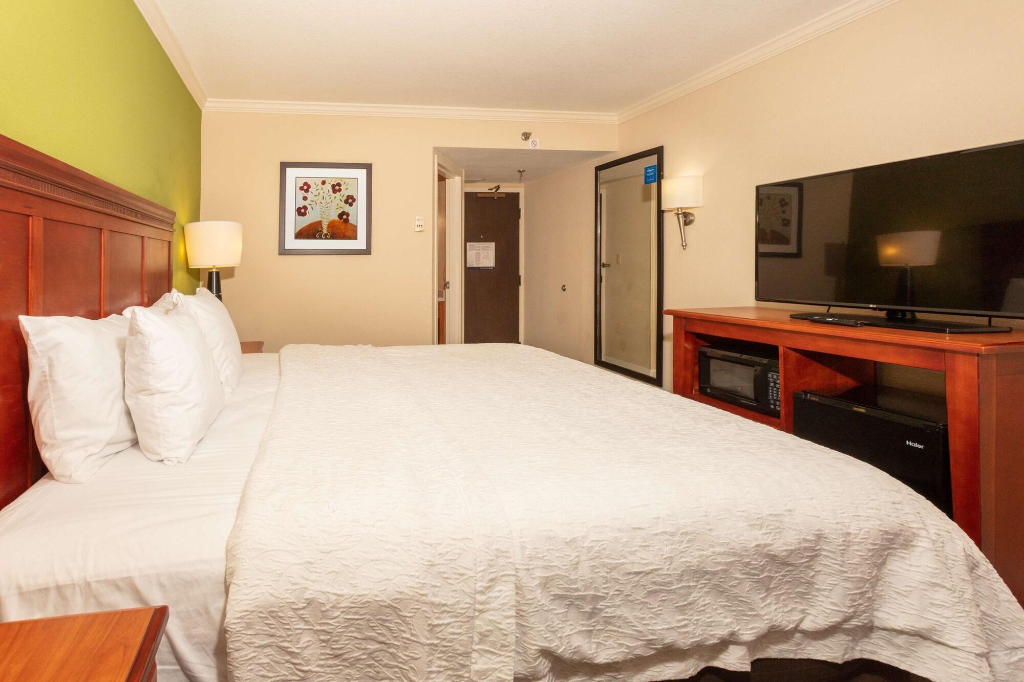 Hampton Inn Daytona Speedway-Airport Дейтона-Бич Экстерьер фото