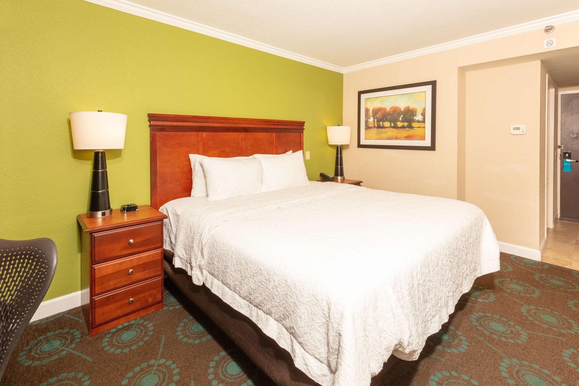 Hampton Inn Daytona Speedway-Airport Дейтона-Бич Экстерьер фото