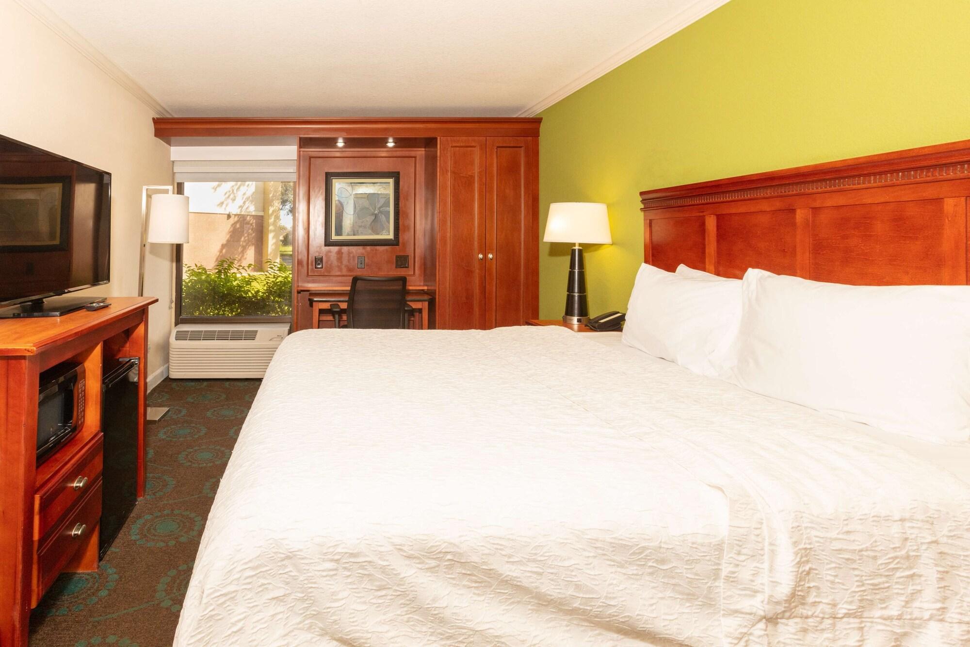 Hampton Inn Daytona Speedway-Airport Дейтона-Бич Экстерьер фото