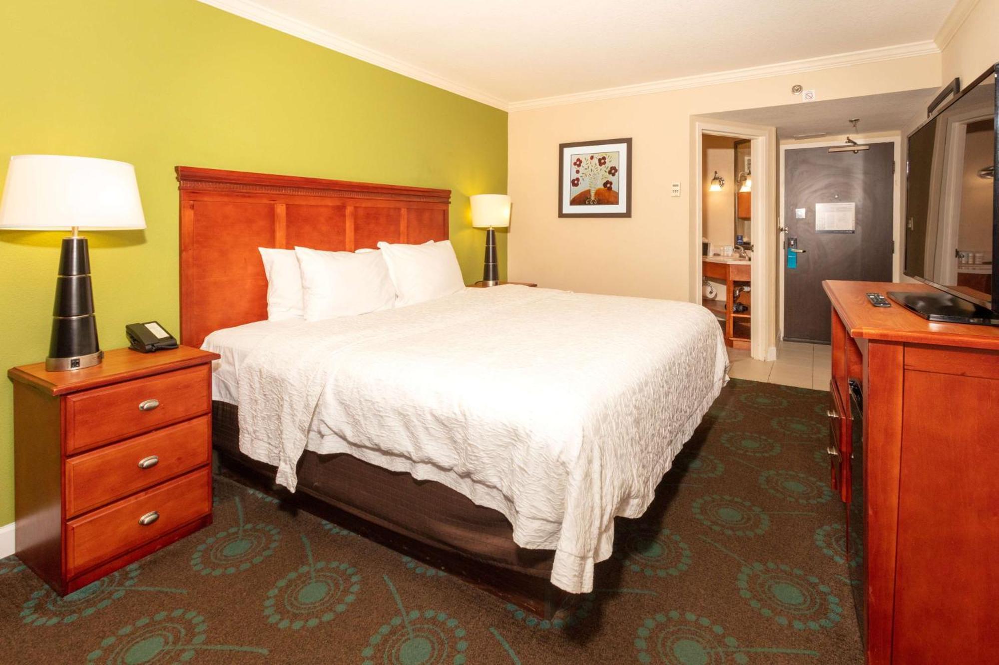 Hampton Inn Daytona Speedway-Airport Дейтона-Бич Экстерьер фото