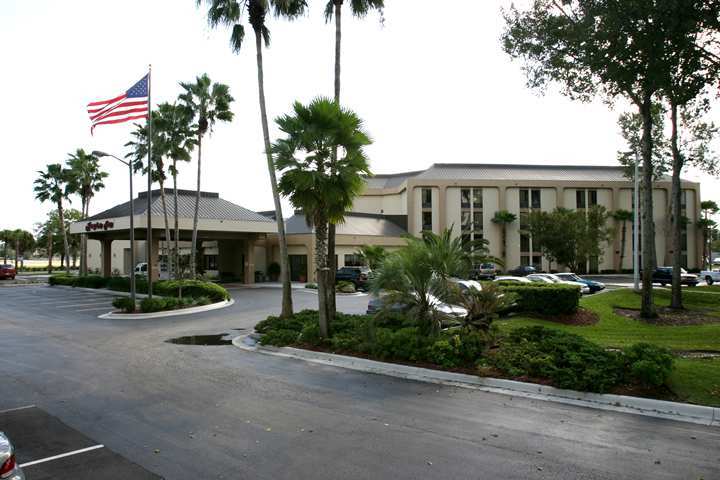 Hampton Inn Daytona Speedway-Airport Дейтона-Бич Экстерьер фото